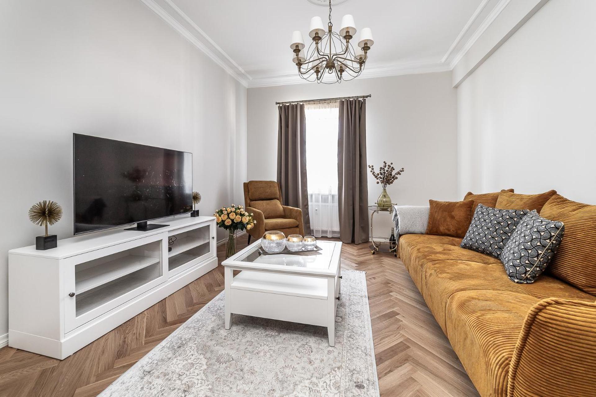 Exclusive In Center Free Parking Apartment