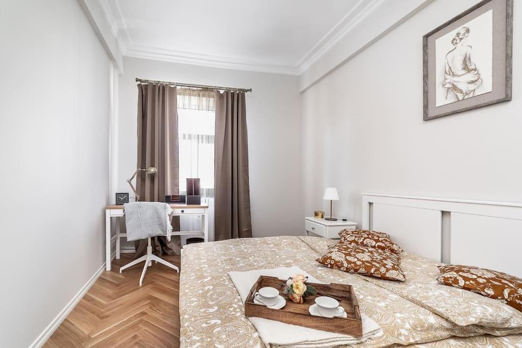 Exclusive In Center Free Parking Apartment